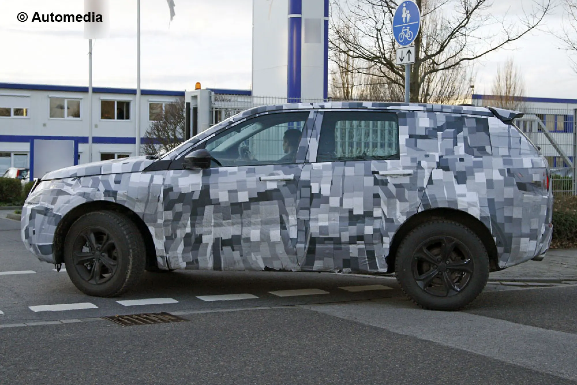 Land Rover Discovery baby - Foto spia 10-01-2014 - 4