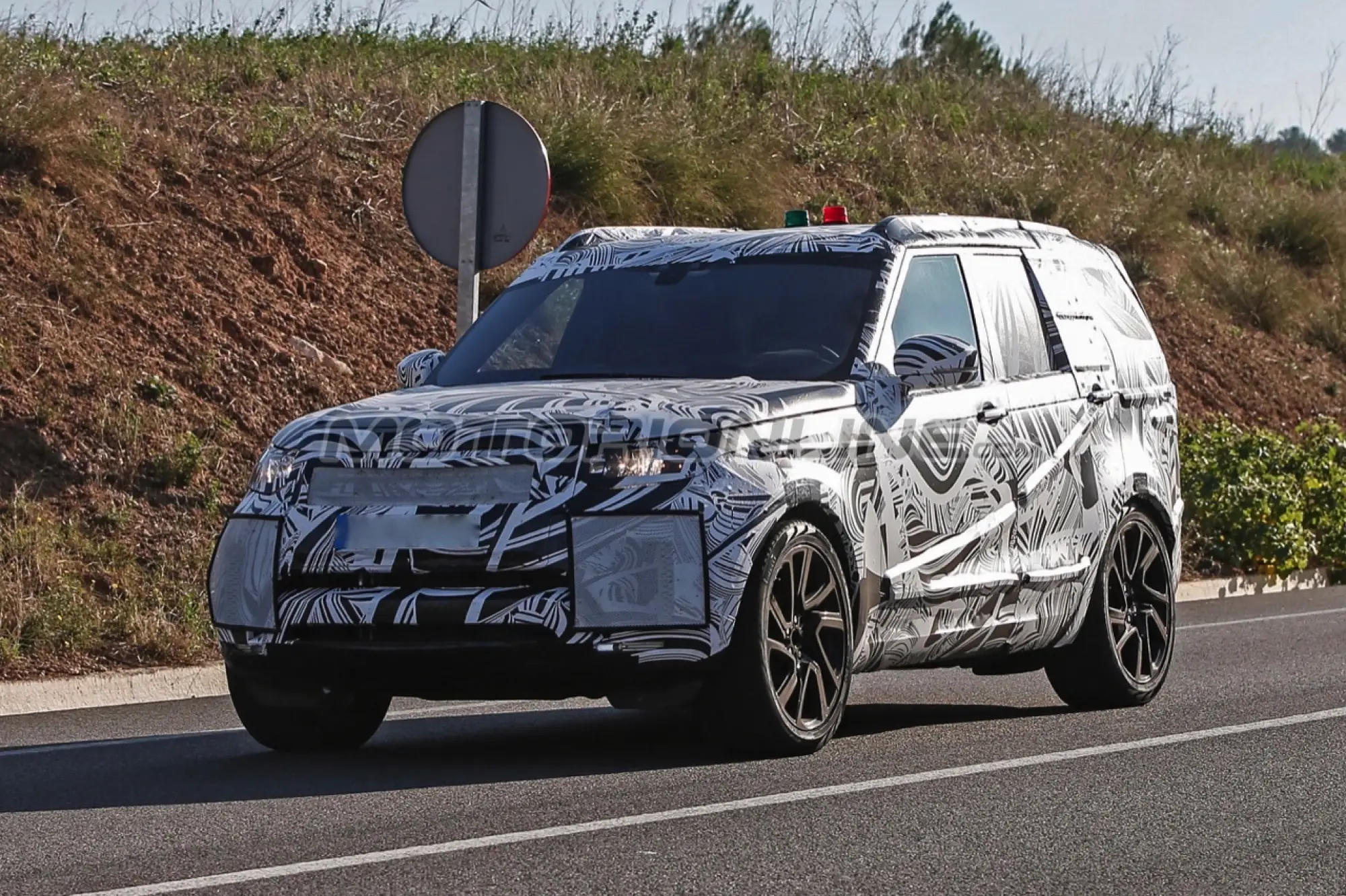 Land Rover Discovery MY 2016 - Foto spia 26-10-2015 - 2