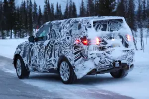 Land Rover Discovery MY 2017 - Foto spia 05-02-2016