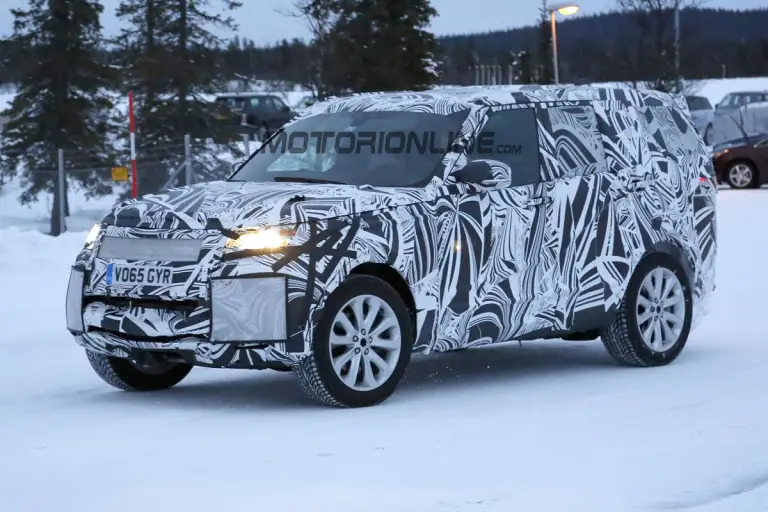 Land Rover Discovery MY 2017 - Foto spia 09-02-2016 - 3
