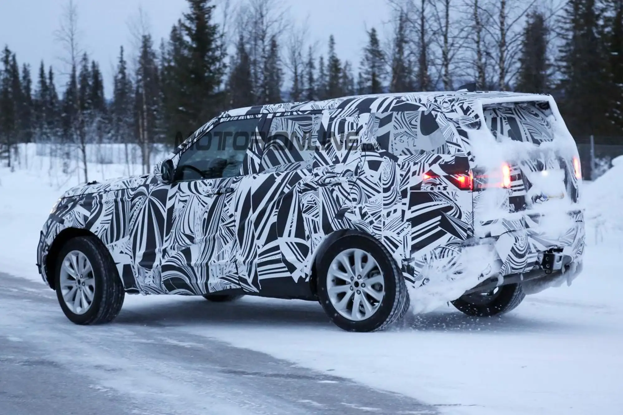 Land Rover Discovery MY 2017 - Foto spia 09-02-2016 - 6
