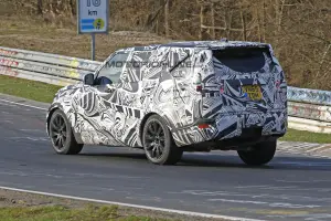 Land Rover Discovery MY 2017 - Foto spia 18-04-2016