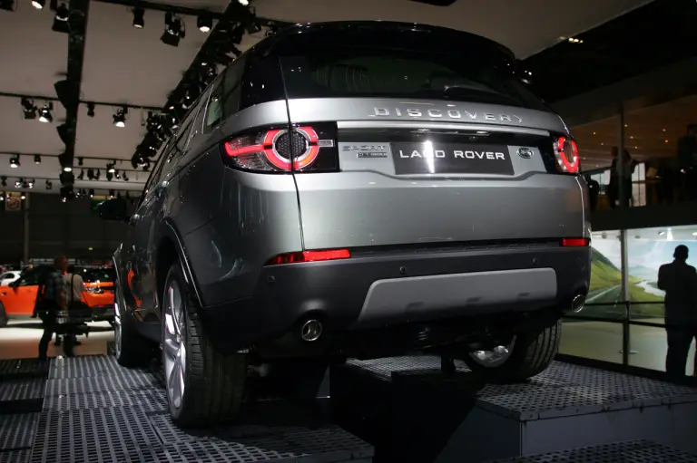 Land Rover Discovery - Salone di Parigi 2014 - 7