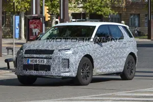 Land Rover Discovery Sport foto spia 10 settembre 2018