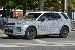 Land Rover Discovery Sport foto spia 10 settembre 2018 - 6