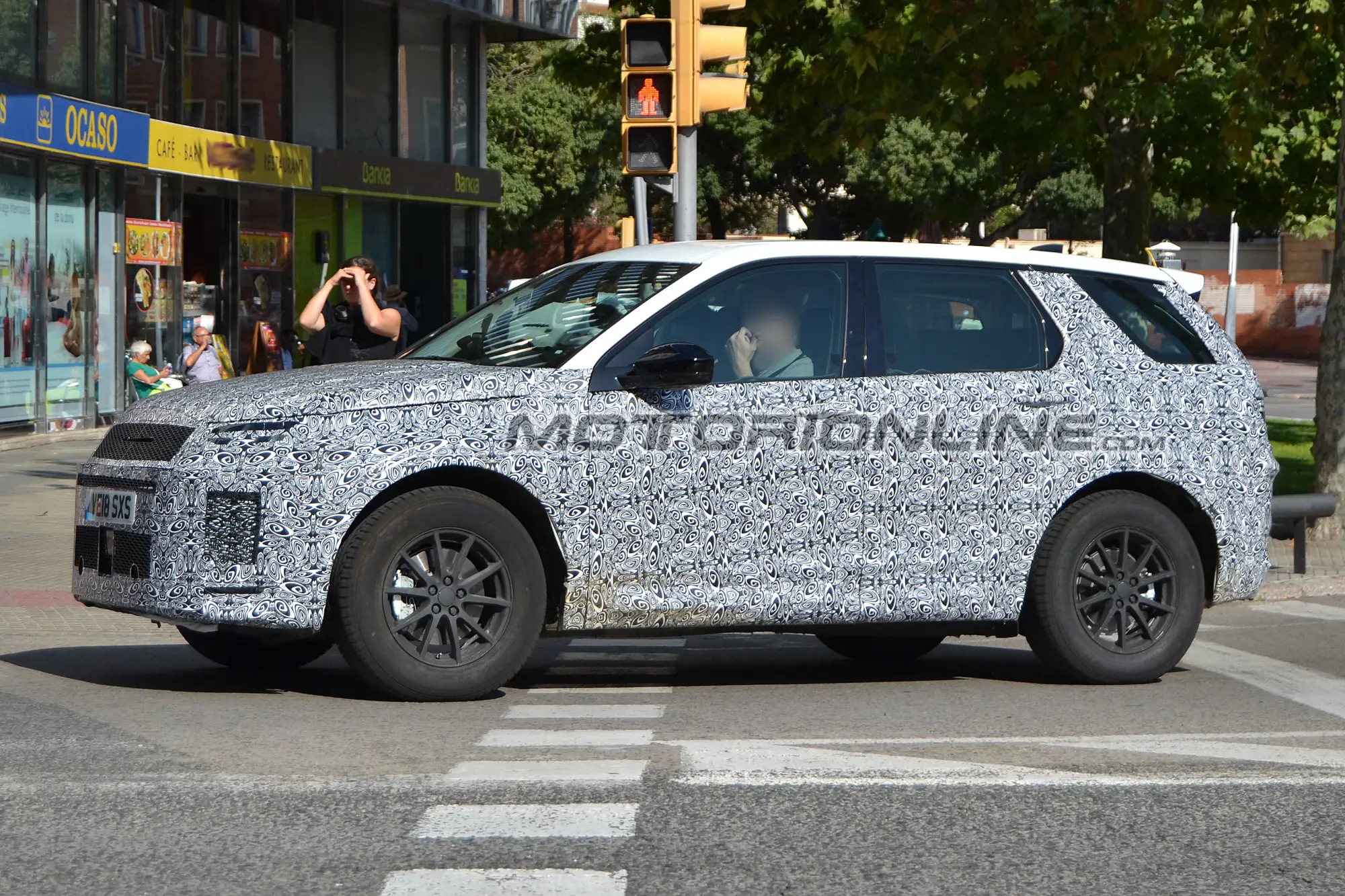 Land Rover Discovery Sport foto spia 10 settembre 2018 - 7