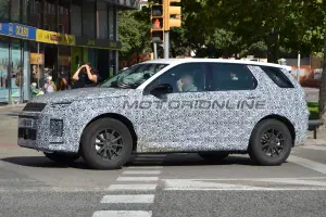 Land Rover Discovery Sport foto spia 10 settembre 2018