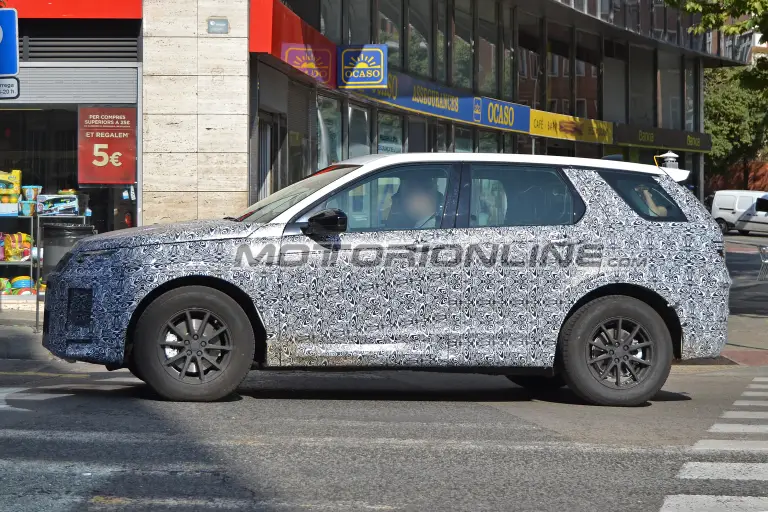 Land Rover Discovery Sport foto spia 10 settembre 2018 - 8