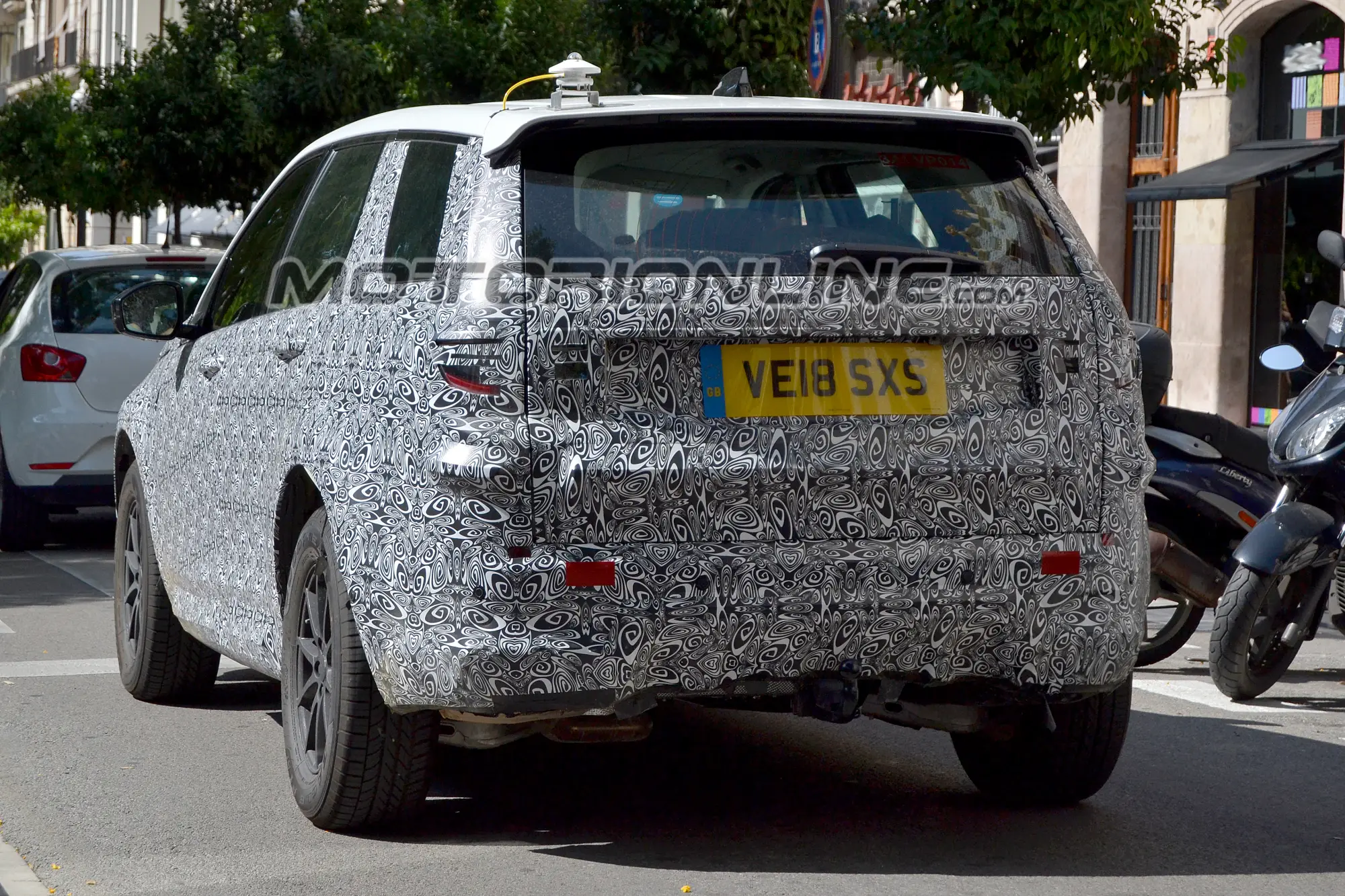 Land Rover Discovery Sport foto spia 10 settembre 2018 - 11