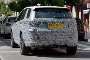 Land Rover Discovery Sport foto spia 10 settembre 2018