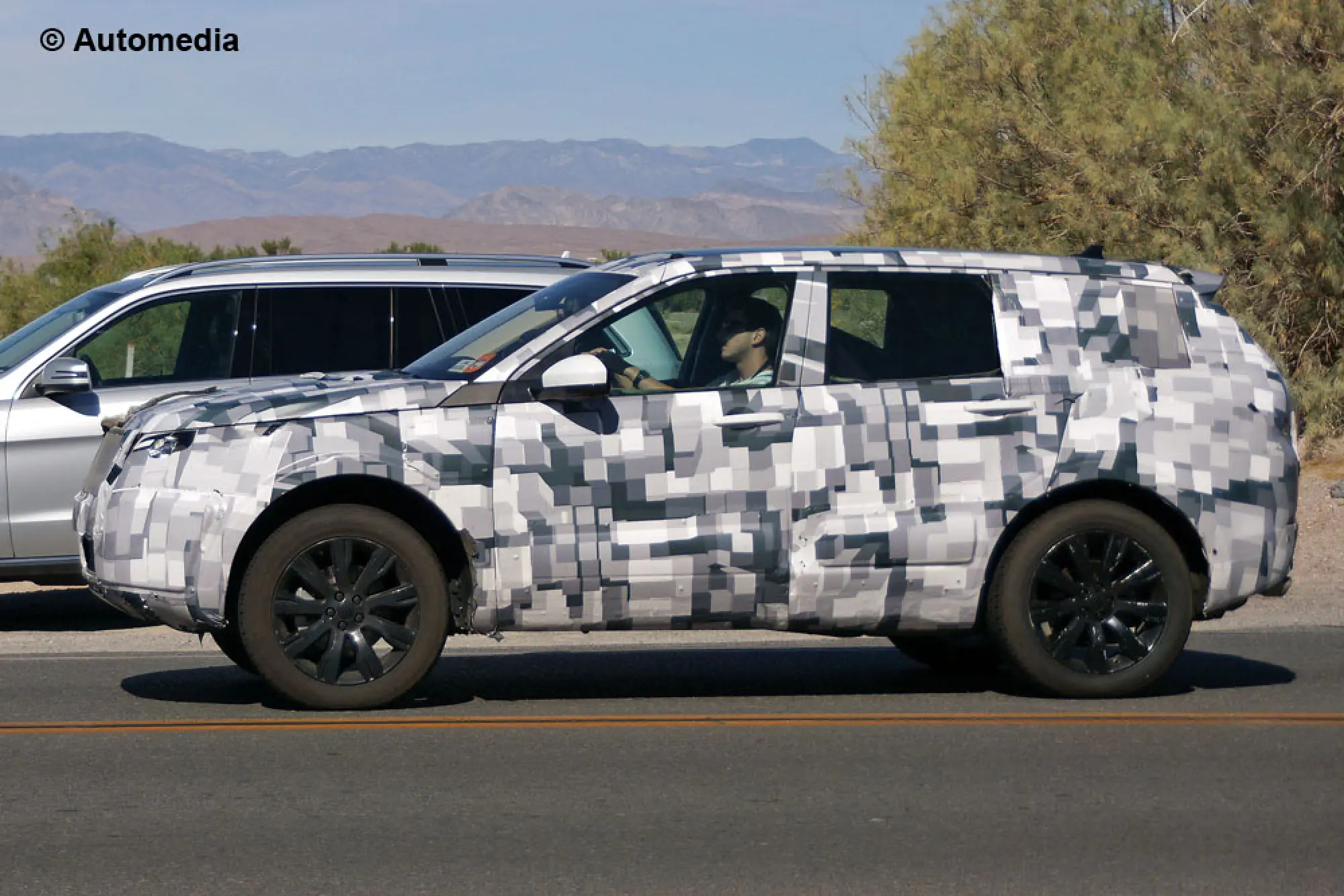 Land Rover Discovery Sport - Foto spia 16-06-2014 - 5