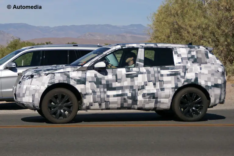 Land Rover Discovery Sport - Foto spia 16-06-2014 - 5