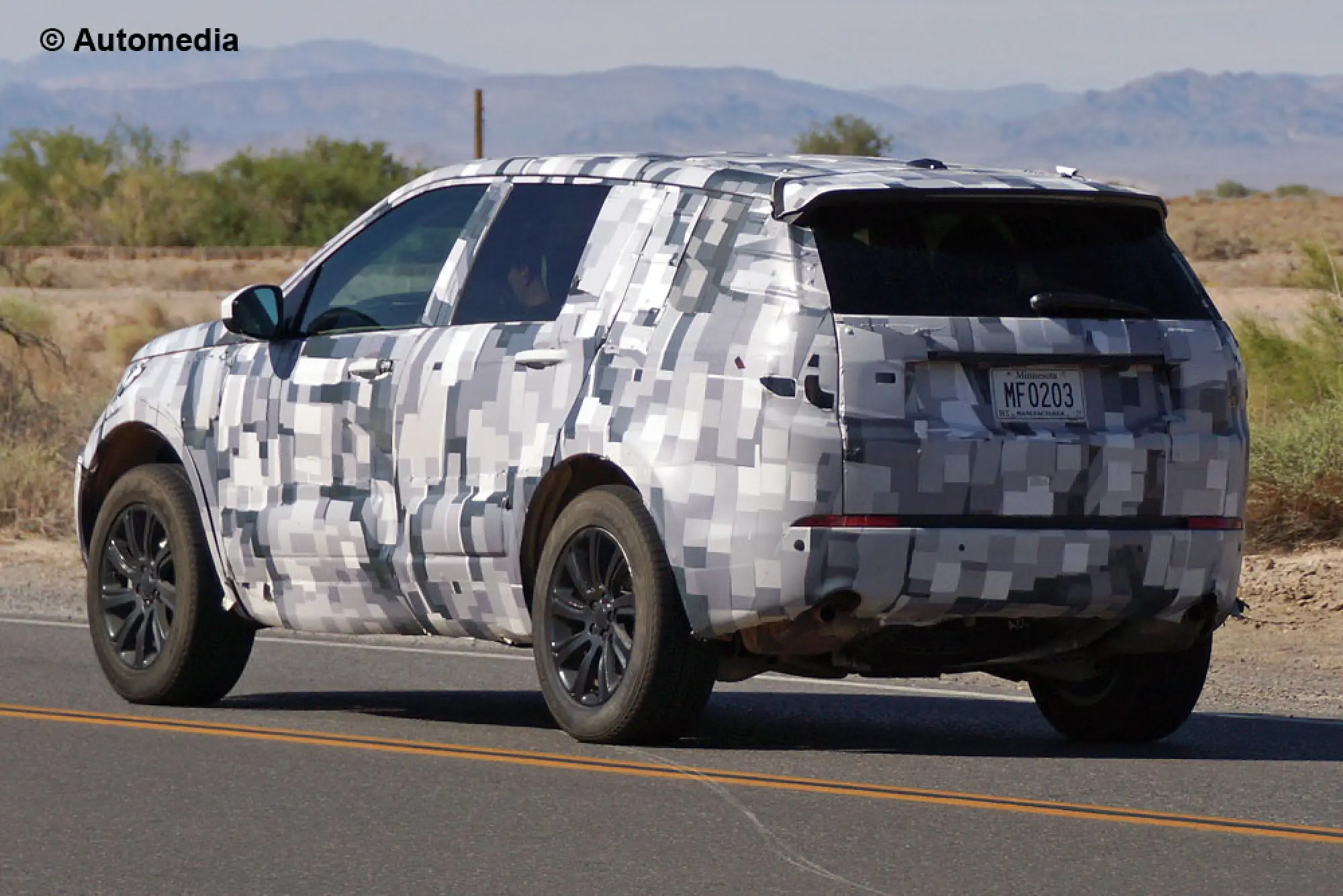 Land Rover Discovery Sport - Foto spia 16-06-2014 - 8