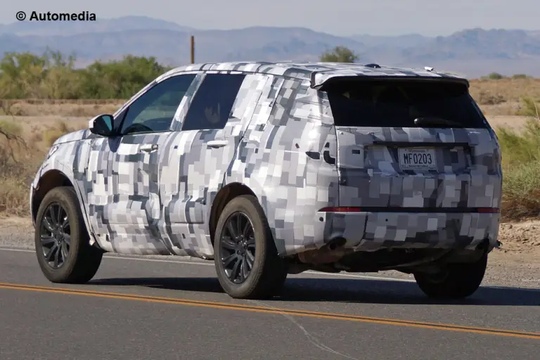 Land Rover Discovery Sport - Foto spia 16-06-2014 - 8