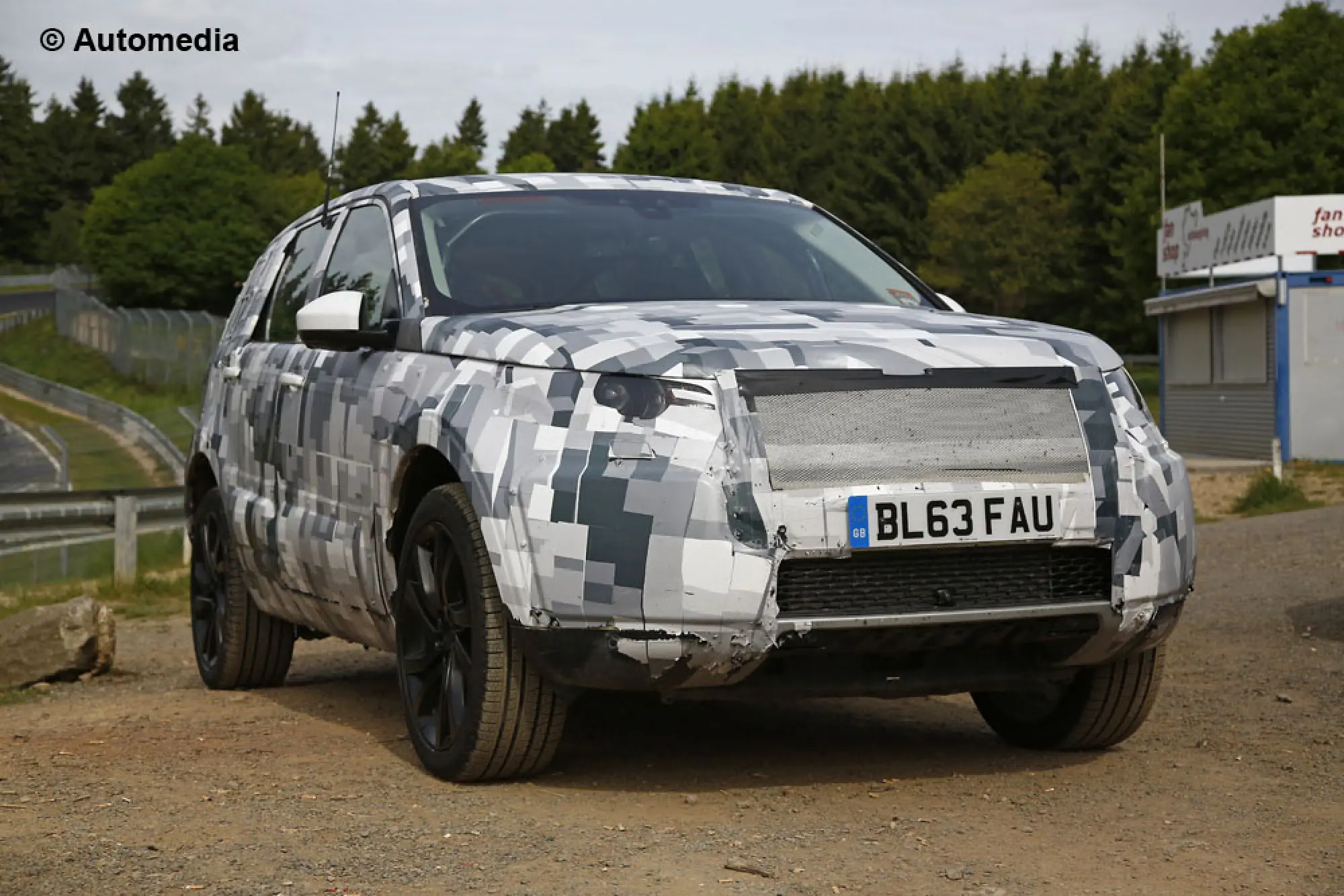 Land Rover Discovery Sport - Foto spia 26-05-2014 - 1