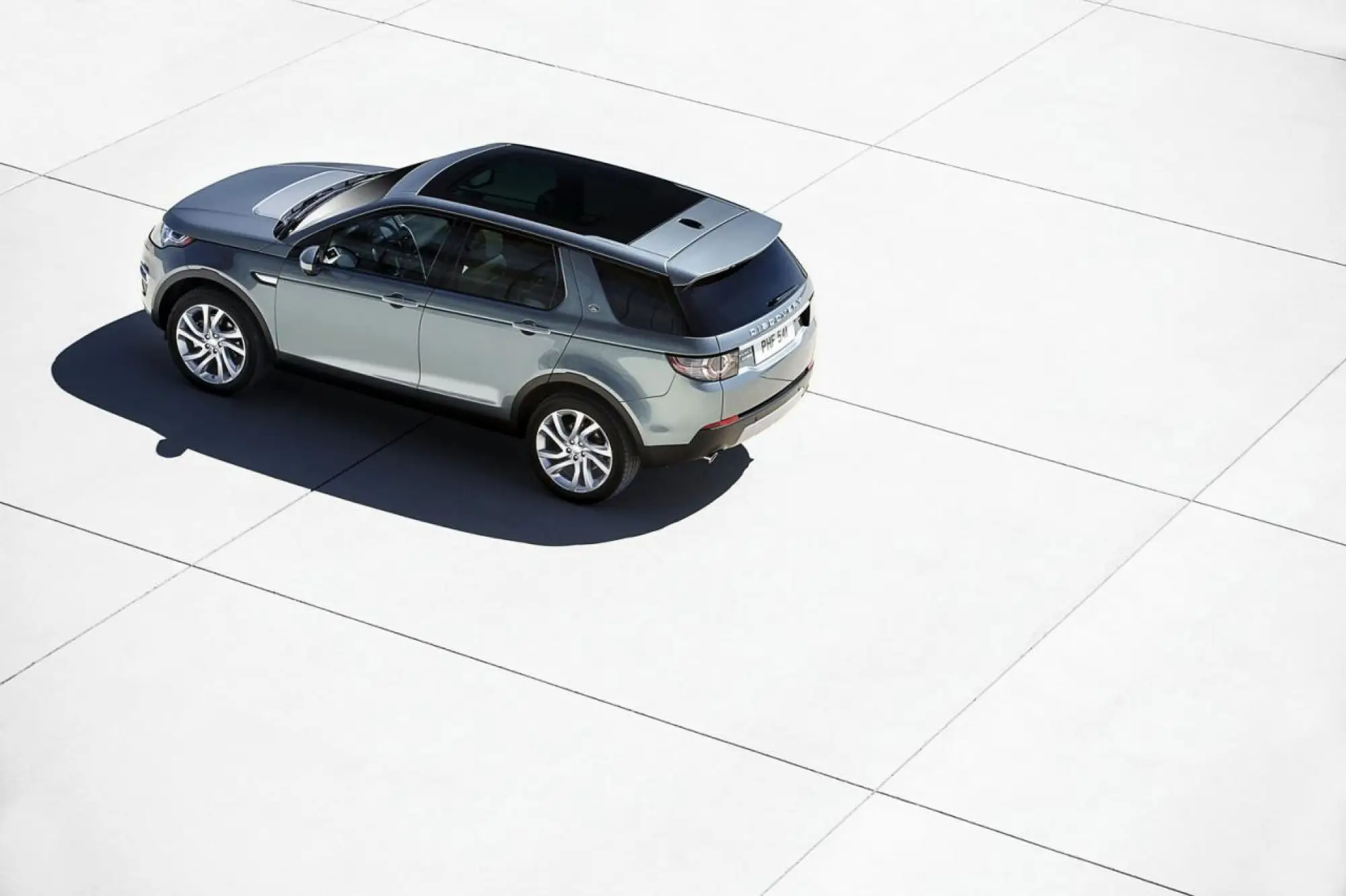 Land Rover Discovery Sport - Foto ufficiali - 3