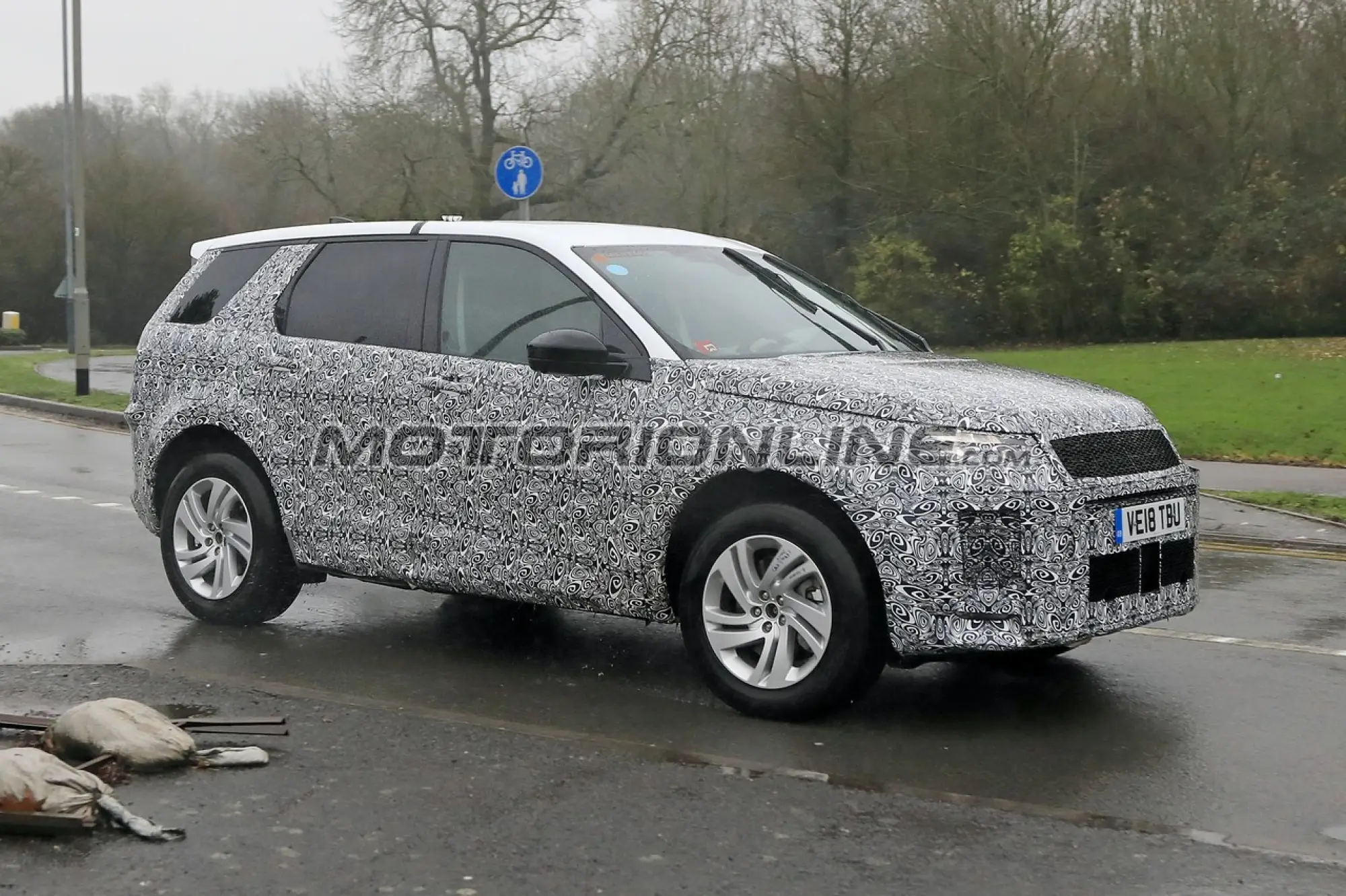 Land Rover Discovery Sport MY 2020 foto spia 4 gennaio 2019 - 10