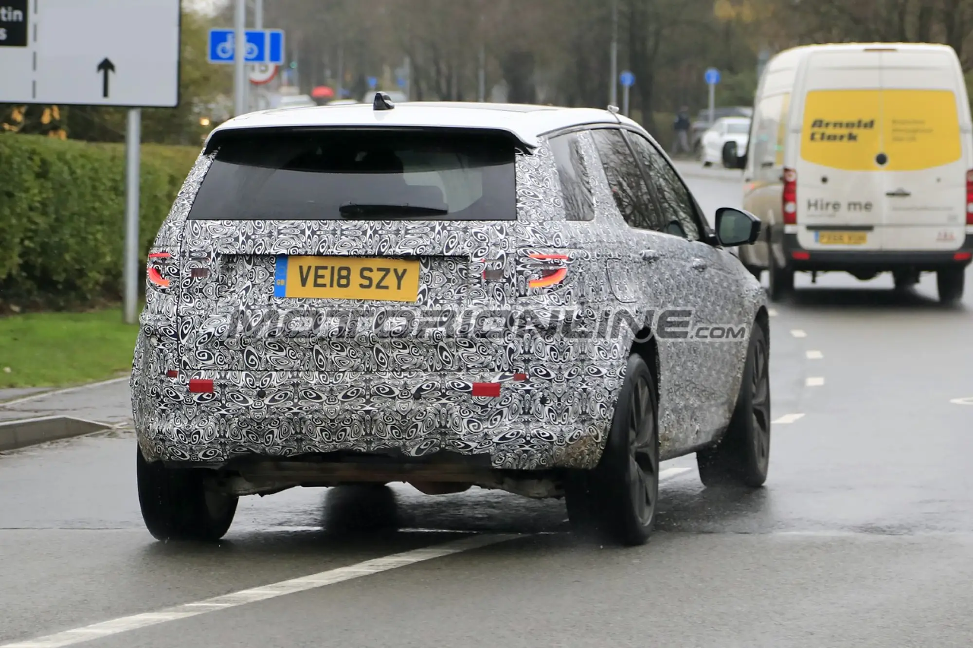 Land Rover Discovery Sport MY 2020 foto spia 4 gennaio 2019 - 14