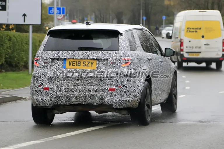 Land Rover Discovery Sport MY 2020 foto spia 4 gennaio 2019 - 14