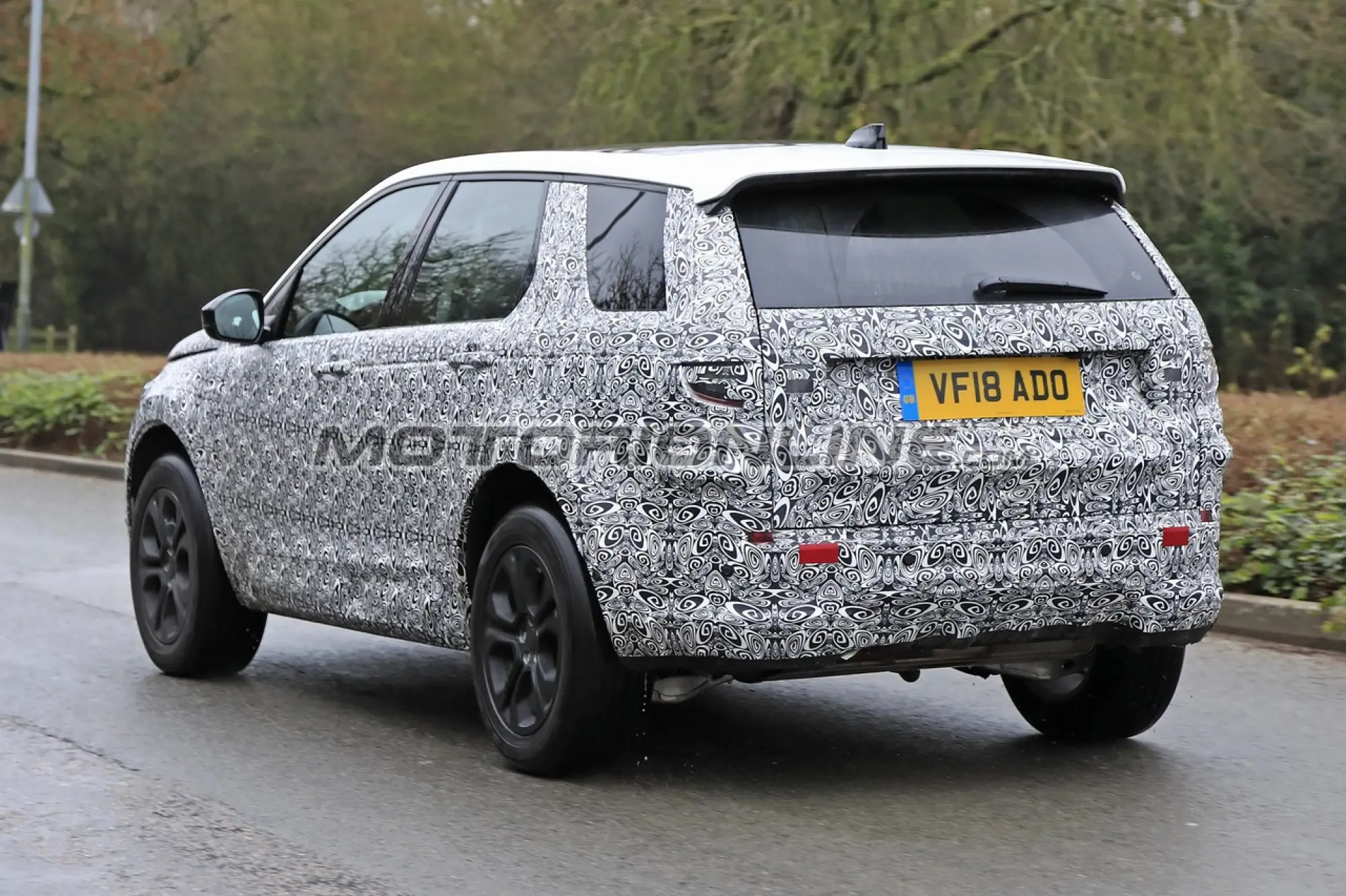 Land Rover Discovery Sport MY 2020 foto spia 4 gennaio 2019 - 6
