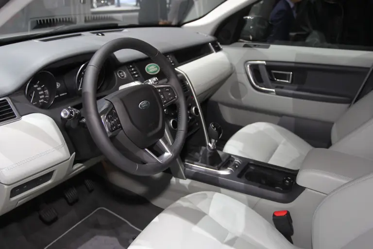 Land Rover Discovery Sport - Salone di Ginevra 2016 - 6