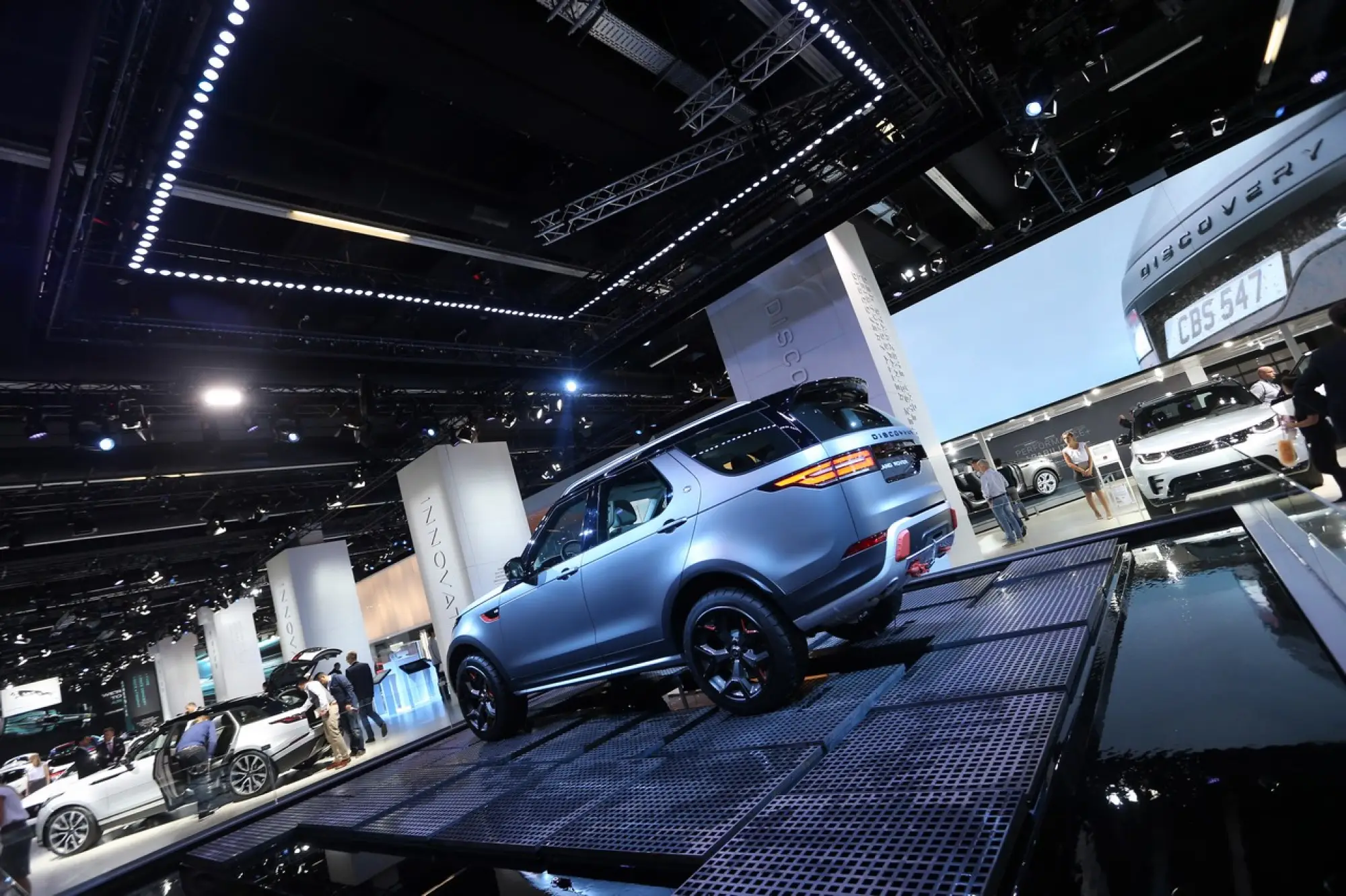 Land Rover Discovery SVX - Salone di Francoforte 2017 - 5