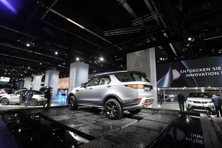 Land Rover Discovery SVX - Salone di Francoforte 2017 - 8