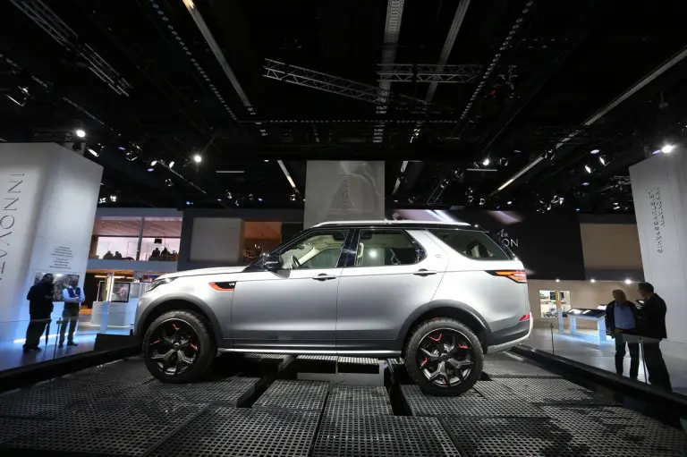 Land Rover Discovery SVX - Salone di Francoforte 2017 - 9