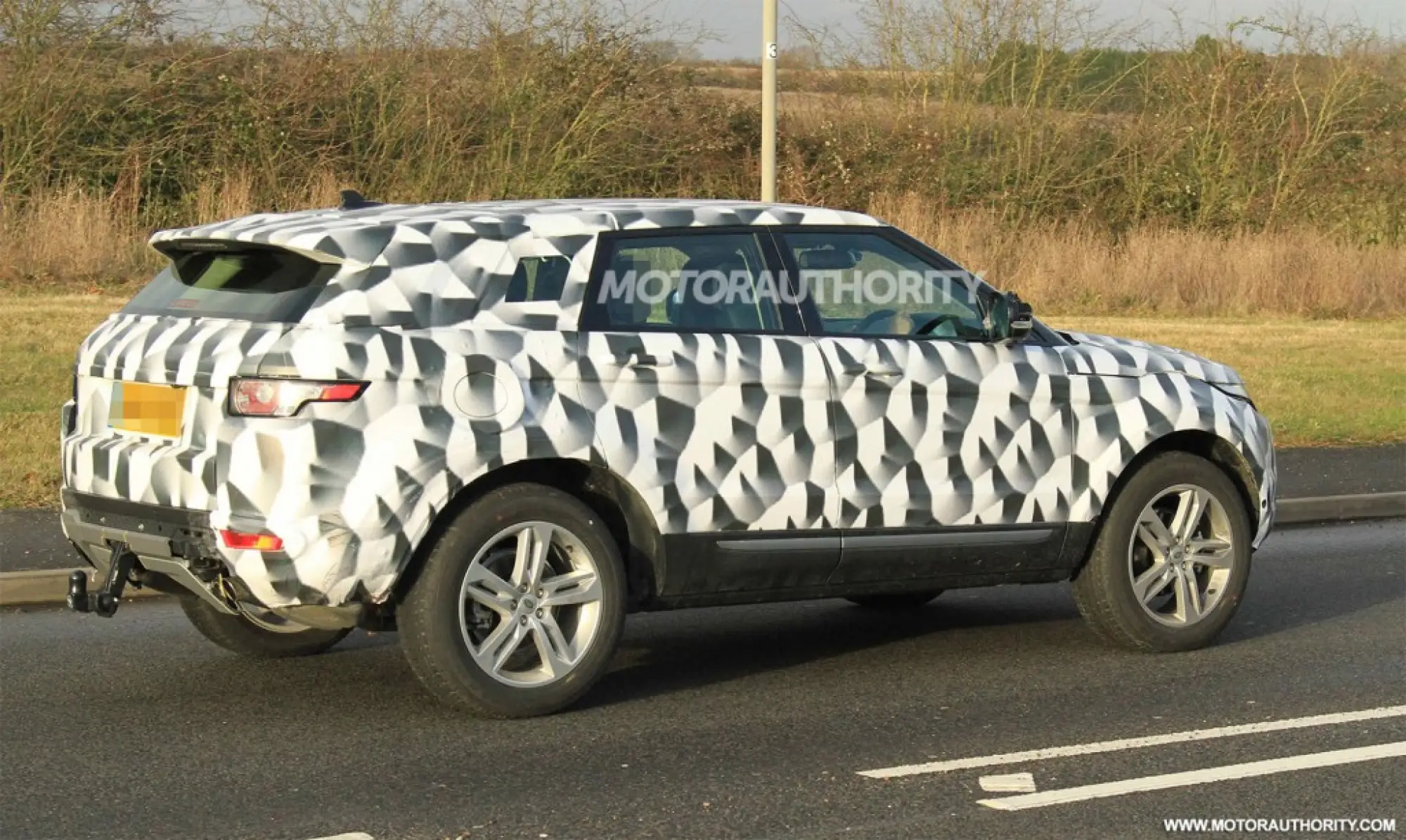 Land Rover LR2 2015, foto spia - 4