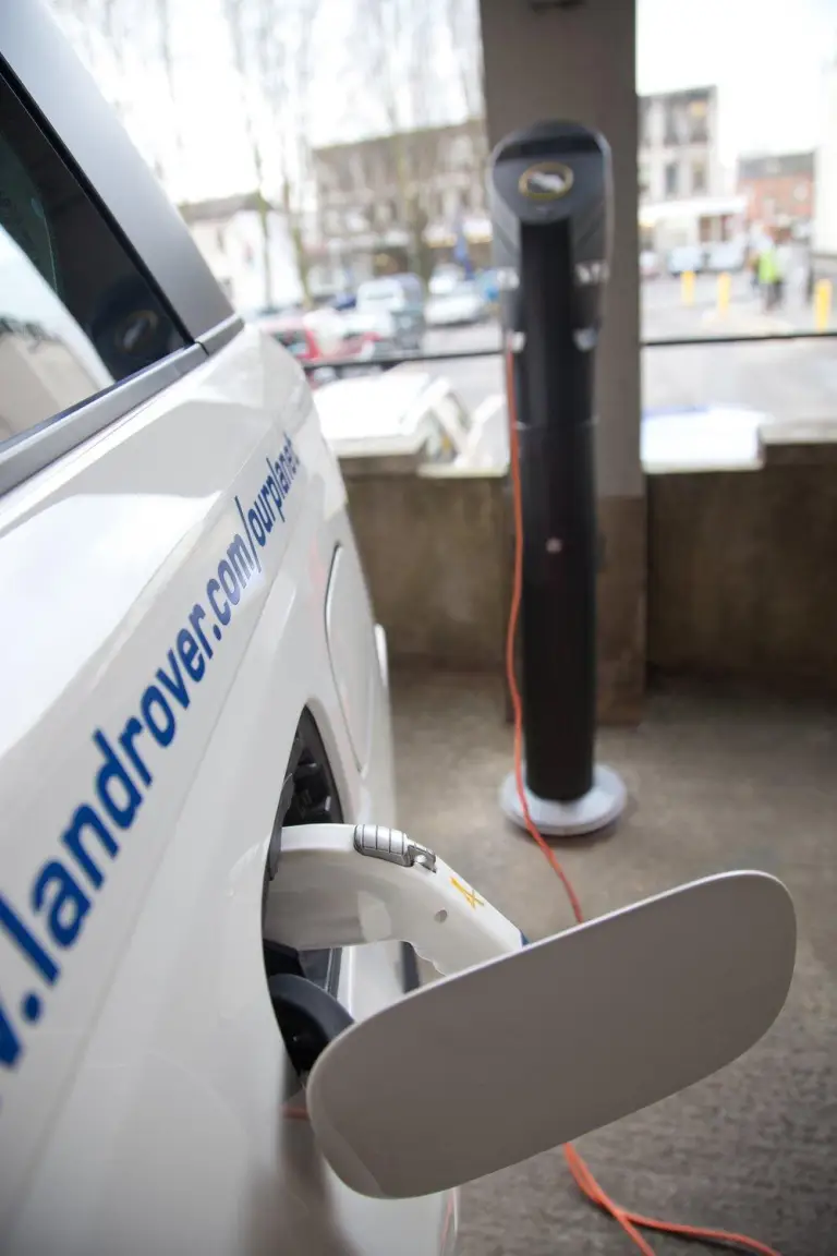 Land Rover range_e plug-in hybrid - 4