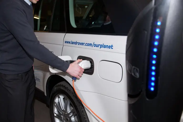 Land Rover range_e plug-in hybrid - 7
