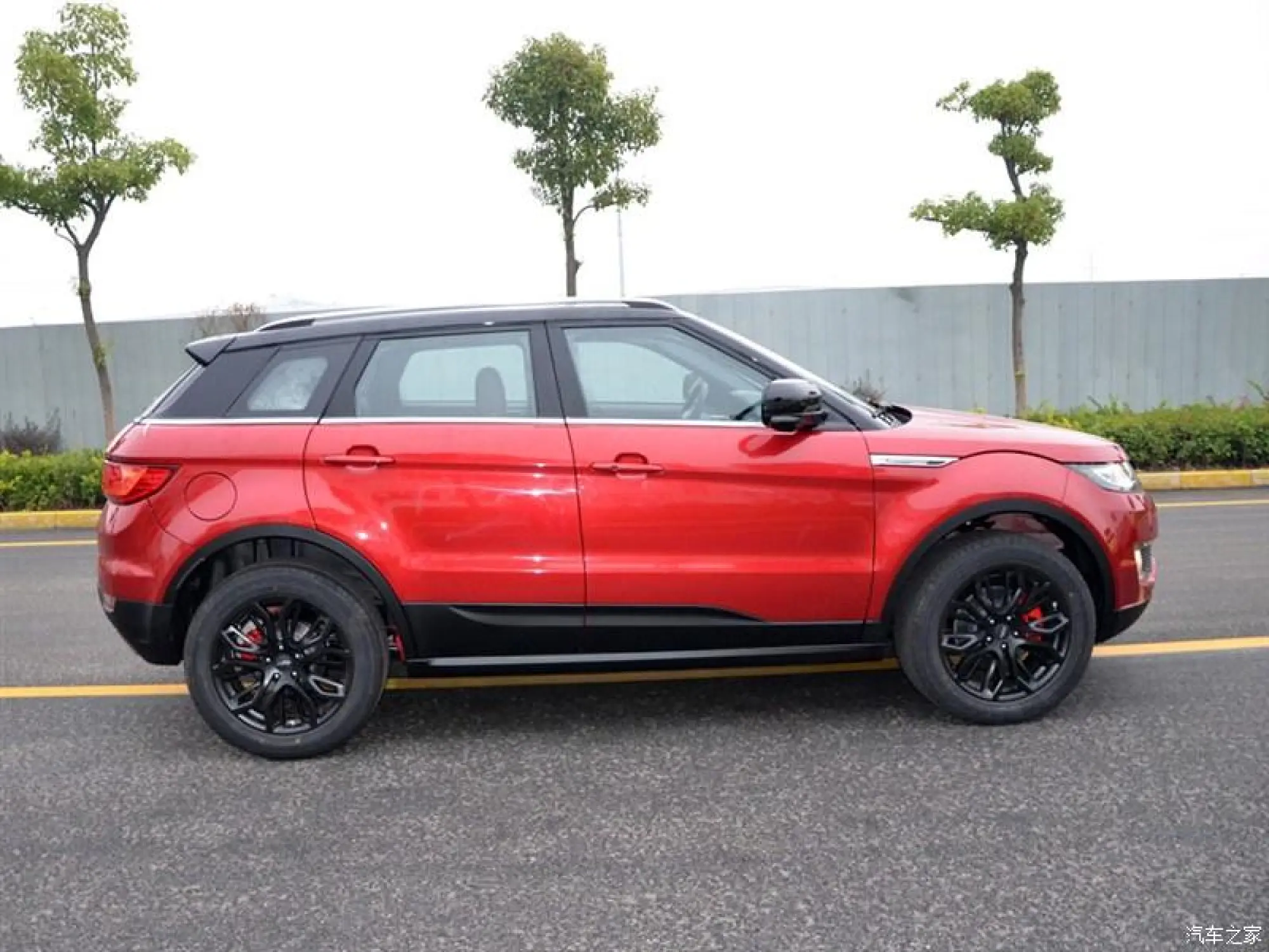 Landwind X7 - (Range Rover Evoque clone)  - 5