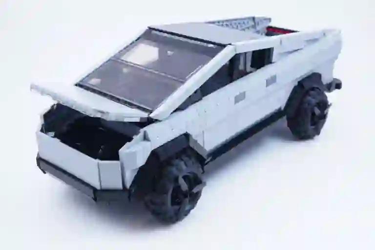 LEGO Tesla Cybertruck - 2