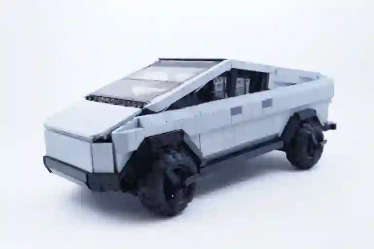 LEGO Tesla Cybertruck - 7