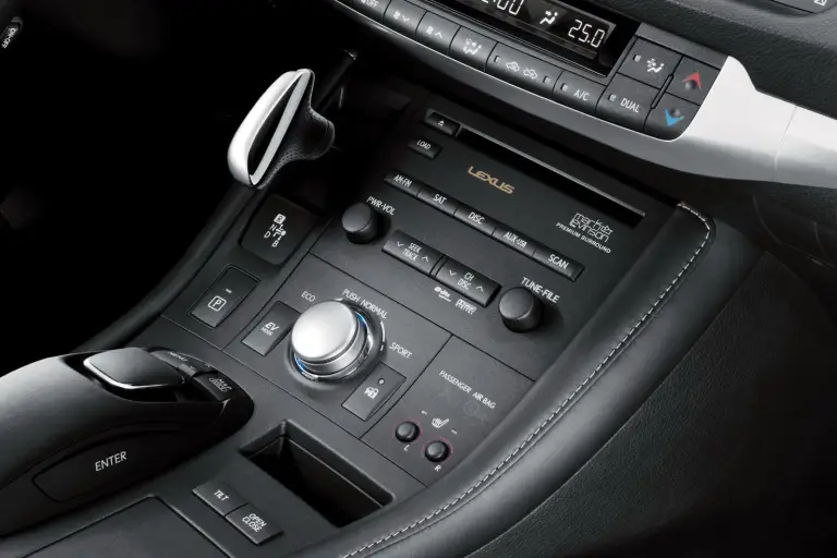 Lexus CT 200h 2011 - 7