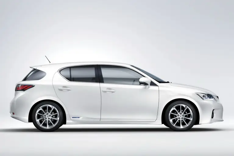 Lexus CT 200h 2011 - 13