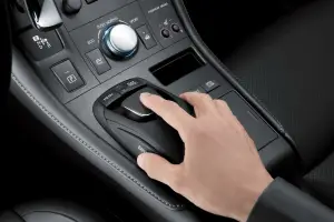 Lexus CT 200h 2011 - 18