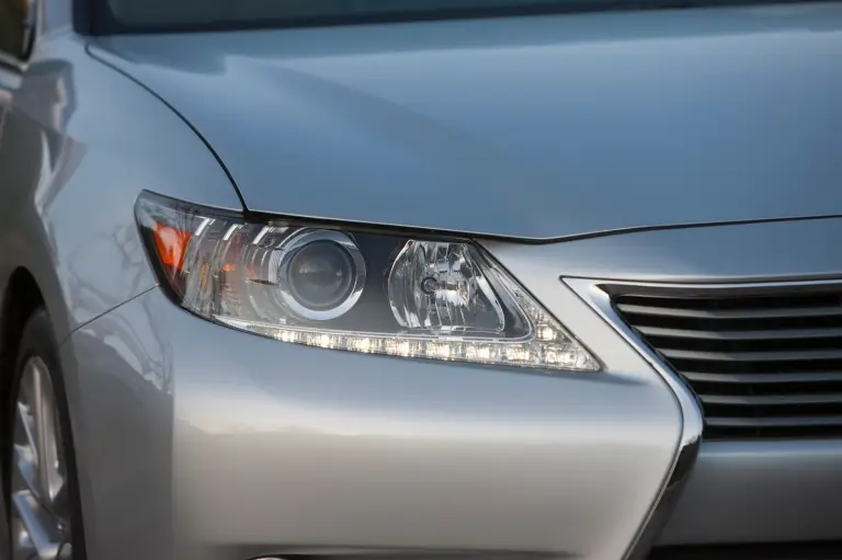 Lexus ES 2012 - 32
