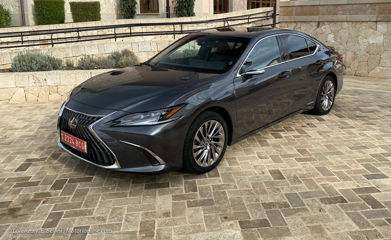 Lexus ES 300h 2021 - Primo contatto