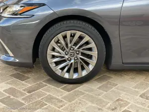 Lexus ES 300h 2021 - Primo contatto
