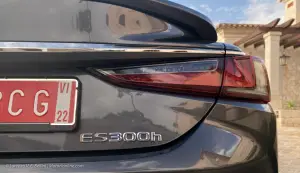Lexus ES 300h 2021 - Primo contatto