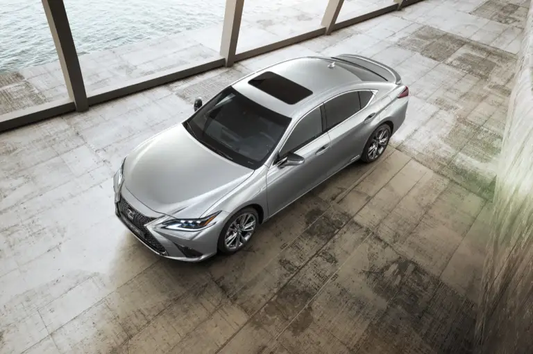 Lexus ES Hybrid - apertura degli ordini - 13