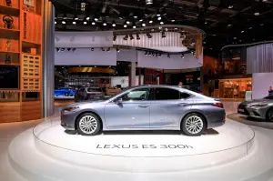 Lexus ES - Salone di Parigi 2018 - 1
