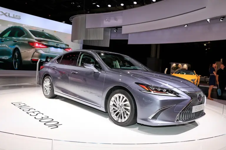 Lexus ES - Salone di Parigi 2018 - 4