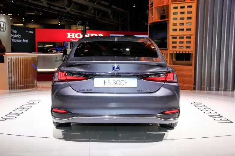 Lexus ES - Salone di Parigi 2018 - 7