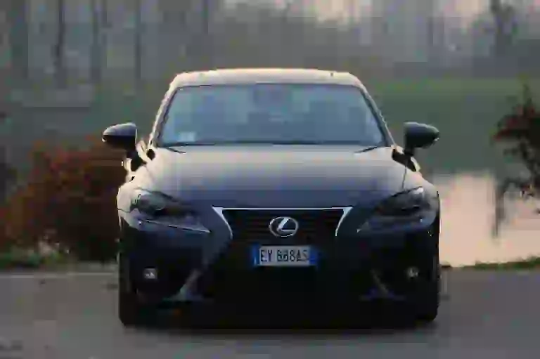 Lexus IS 300H Prova su strada 2016 - 5