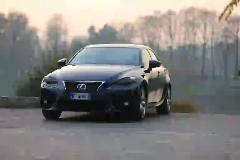 Lexus IS 300H Prova su strada 2016 - 11