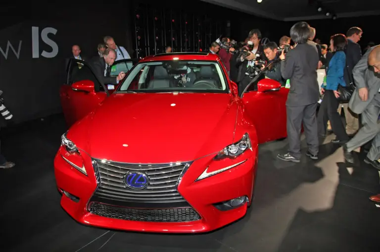 Lexus IS 300h - Salone di Detroit 2013 - 5