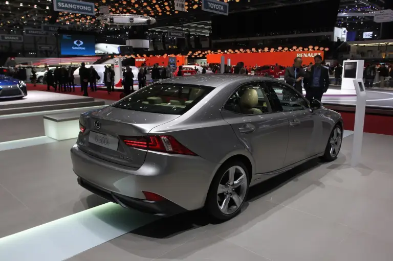 Lexus IS 300h - Salone di Ginevra 2013 - 10