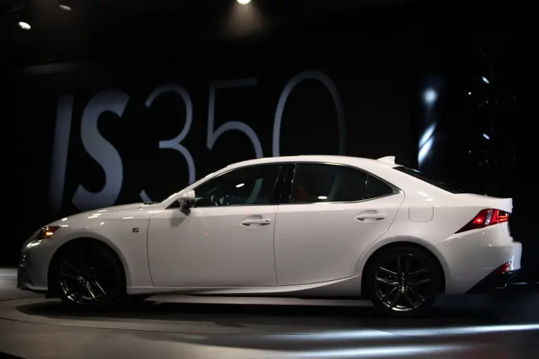 Lexus IS F Sport - Salone di Detroit 2013 - 4